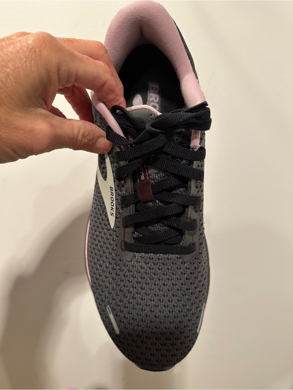 Brooks Women's Adrenaline GTS 22- Black with Pink - 9.5 - Picture 8 of 16
